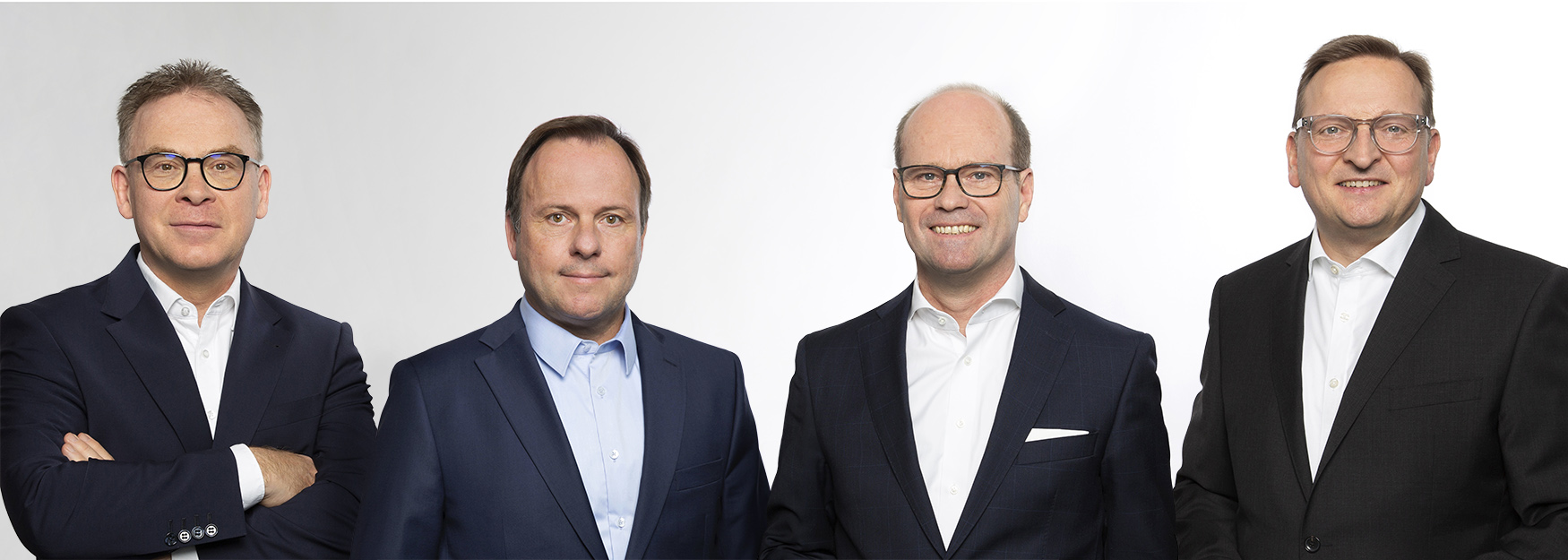 OhneKravatte_kl.jpg OhneKravatte_kl.jpg